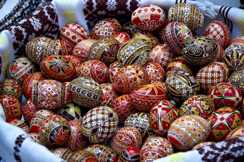 Palm Sunday and Easter traditions in Romania: blessed willow branches, egg painting and tapping