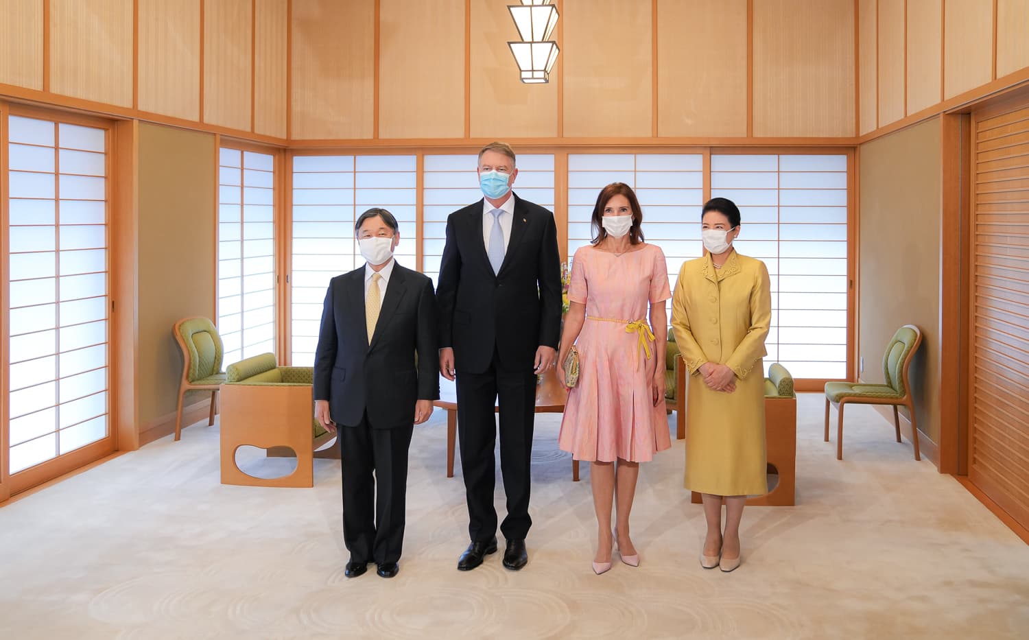 Romania’s president Iohannis meets with Japanese emperor, prime minister