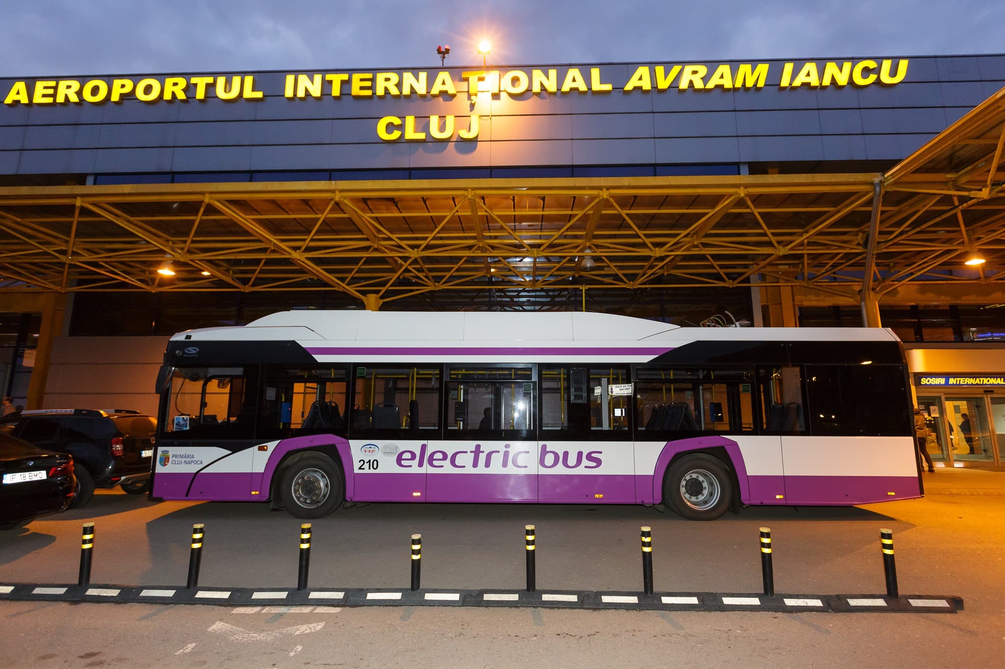 Cluj-Napoca's airport welcomes new buses, coming both at the arrivals, departures terminals