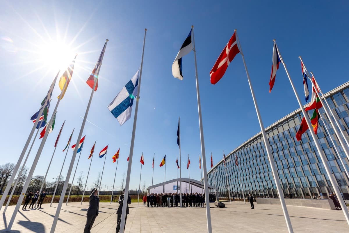 Romanian president, PM congratulate Finland on becoming NATO’s newest member