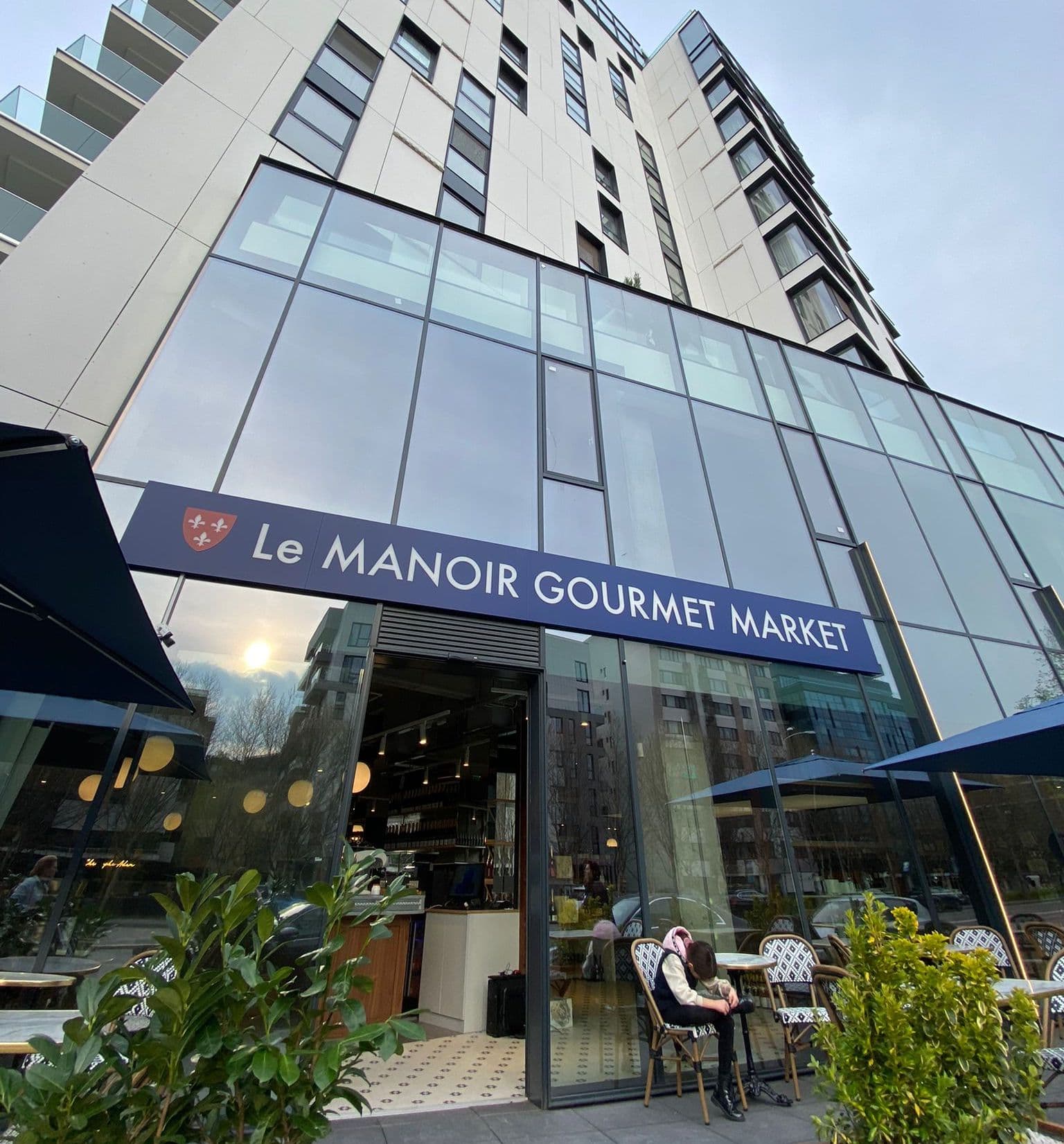 Unique gourmet concept opened within One Herăstrău Towers, with an investment of 1 million euros: Le Manoir Gourmet Market
