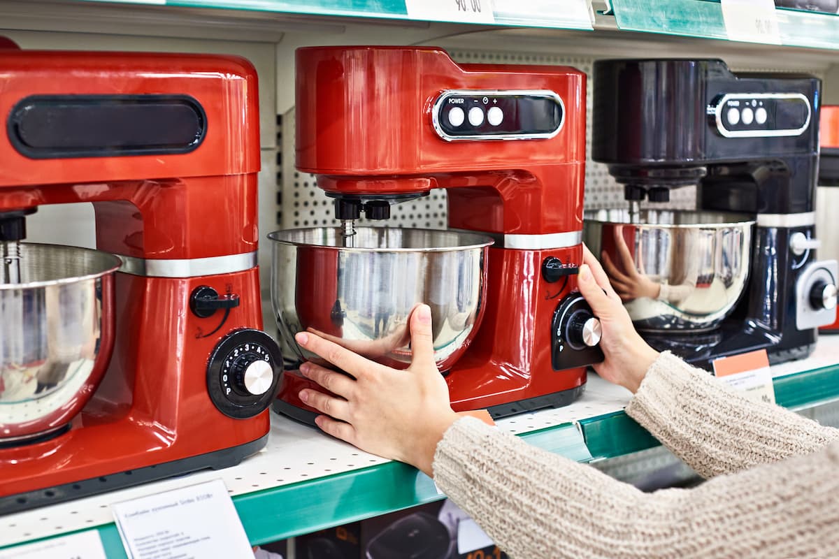 Romanians don’t replace their household appliances unless they’re broken, study finds