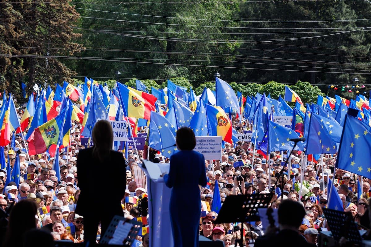 Moldova sets 2030 as EU accession target at massive pro-EU rally in Chisinau