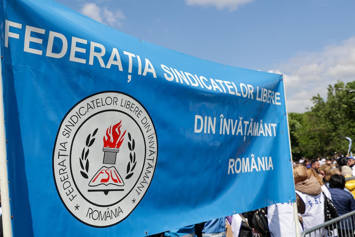 Romanian teachers confirm general strike on May 22