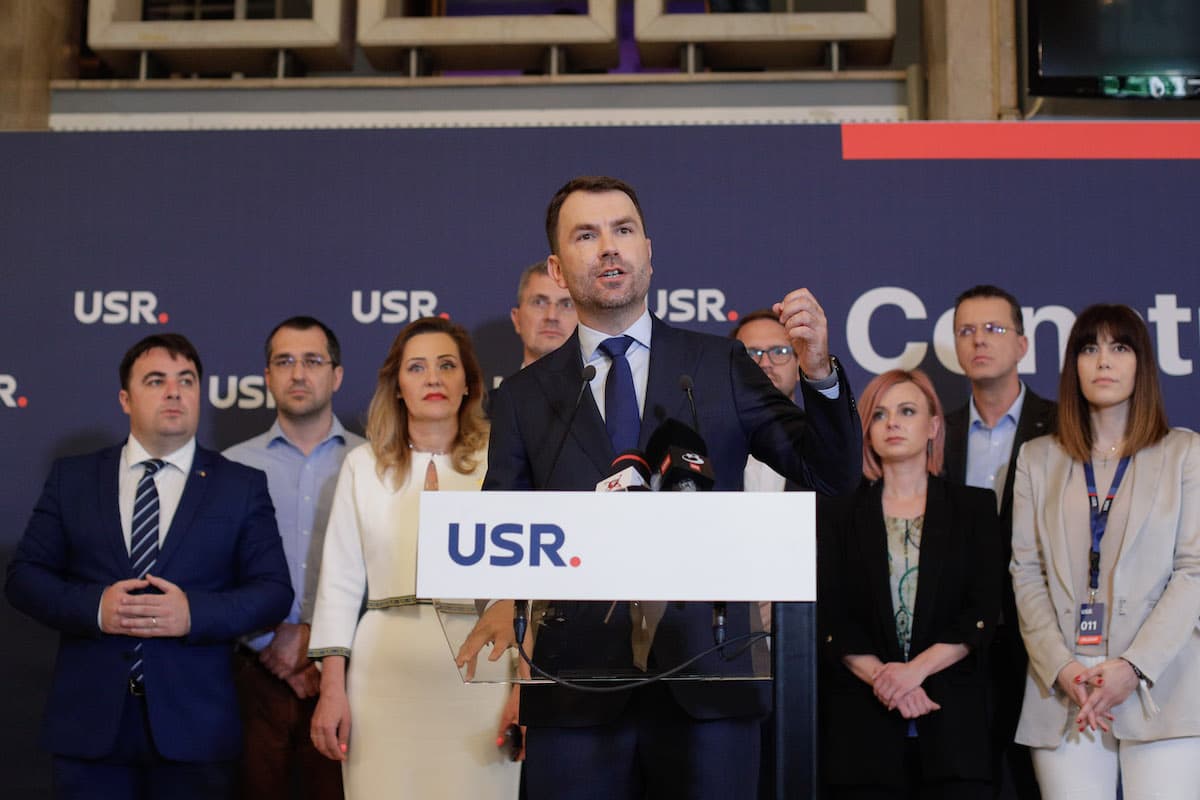 Romania's reformist party USR notifies EC about prosecutors' investigations into COVID vaccine procurement