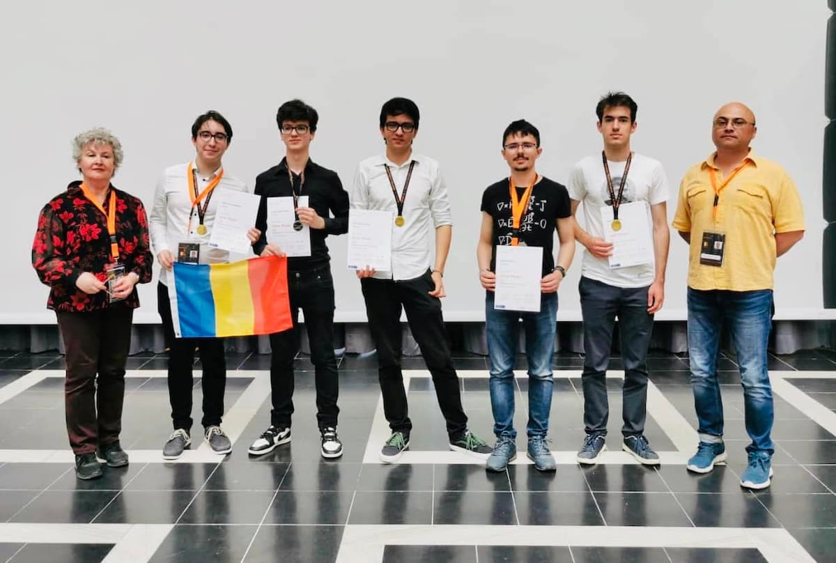 Romanian students claim three gold, two silver medals at European Physics Olympiad