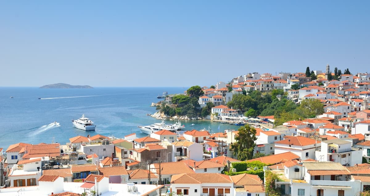 Survey: Most Romanians spending holidays abroad travel by car to Greece, Turkey and Bulgaria