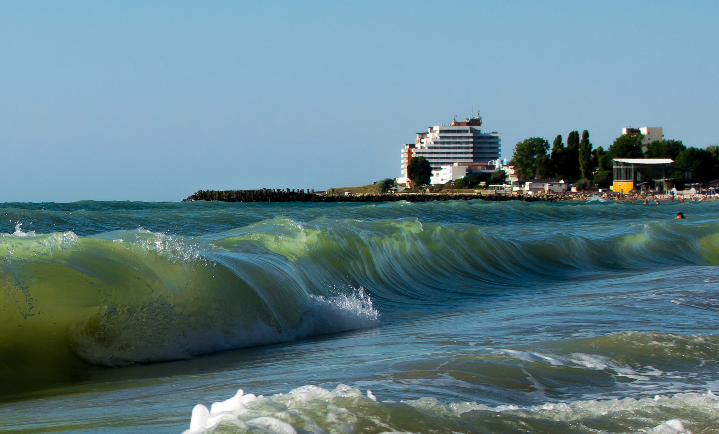 Strong currents claim six lives in two days on Romanian seaside
