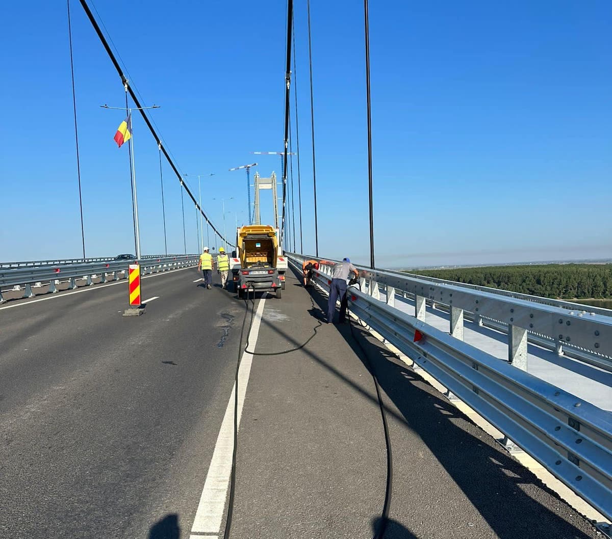 Romanian authorities check bolts at new bridge over the Danube, say vast majority are safe