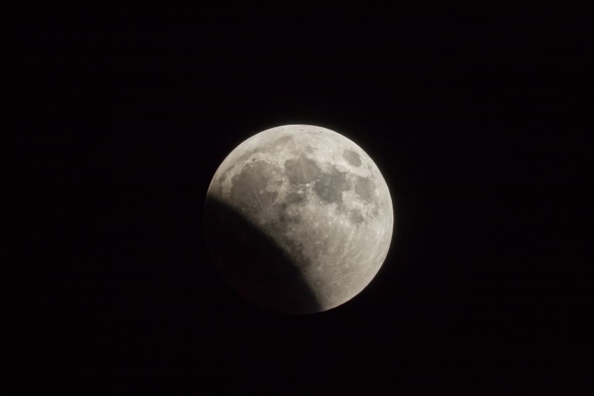 Partial lunar eclipse visible from Romania this weekend