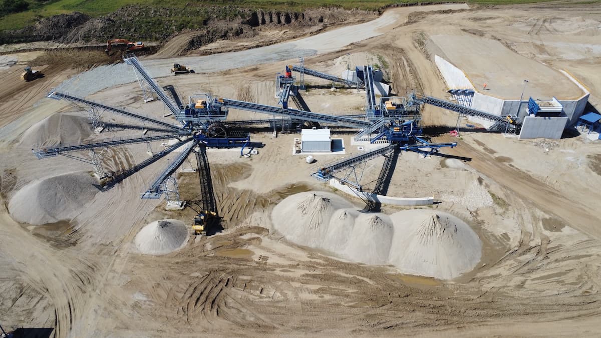 Holcim Romania opens first greenfield aggregates plant after EUR 3 mln investment