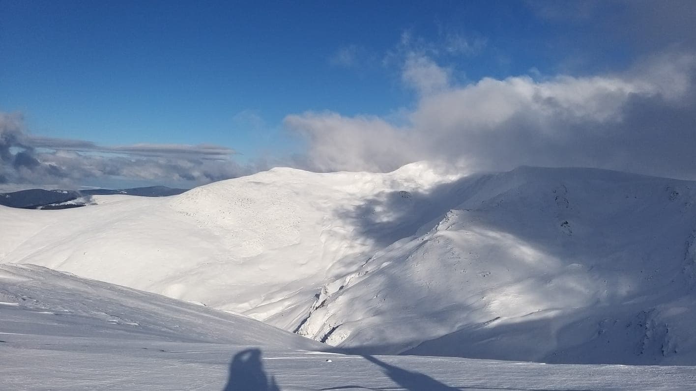 Dutch tourist dies in avalanche during expedition in Romania's Țarcu Mountains