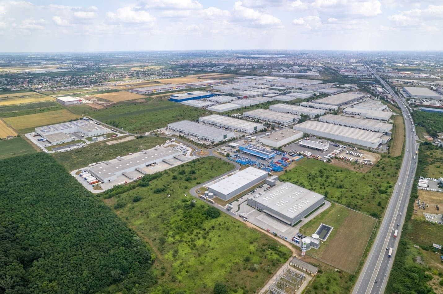 Alpha Bank coordinates EUR 200 mln refinancing for 40 green logistics buildings owned by CTP Romania