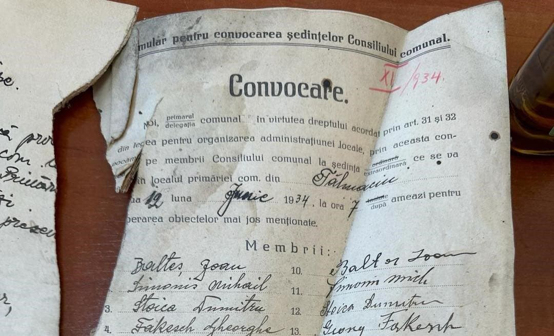 Central Romania: 100-year-old documents found in the walls of town hall in Sibiu county