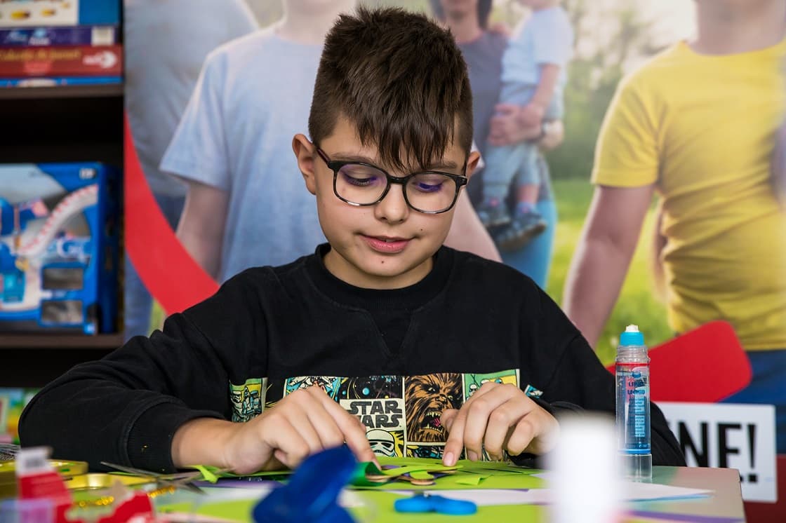 Save the Children: Most Romanian parents working abroad not coming home this Easter