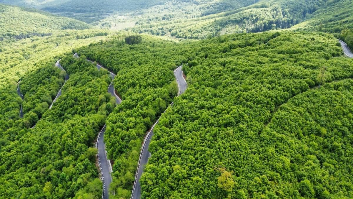 Romanian authorities inaugurate first part of road crossing Apuseni Mountains
