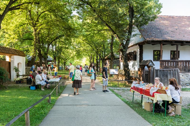 Weekend calendar: Art Battle Bucharest, Palm Sunday fairs, Gaudeamus Cluj and more