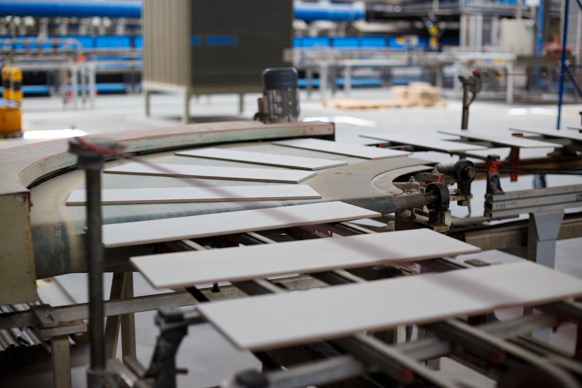 Lasselsberger plans EUR 166 mln ceramic tiles plant in Romania