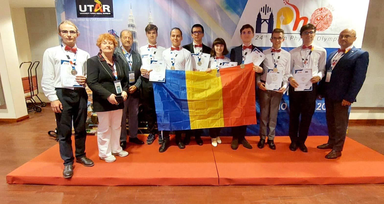 Romanian students win gold and silver medals at Asian Physics Olympiad