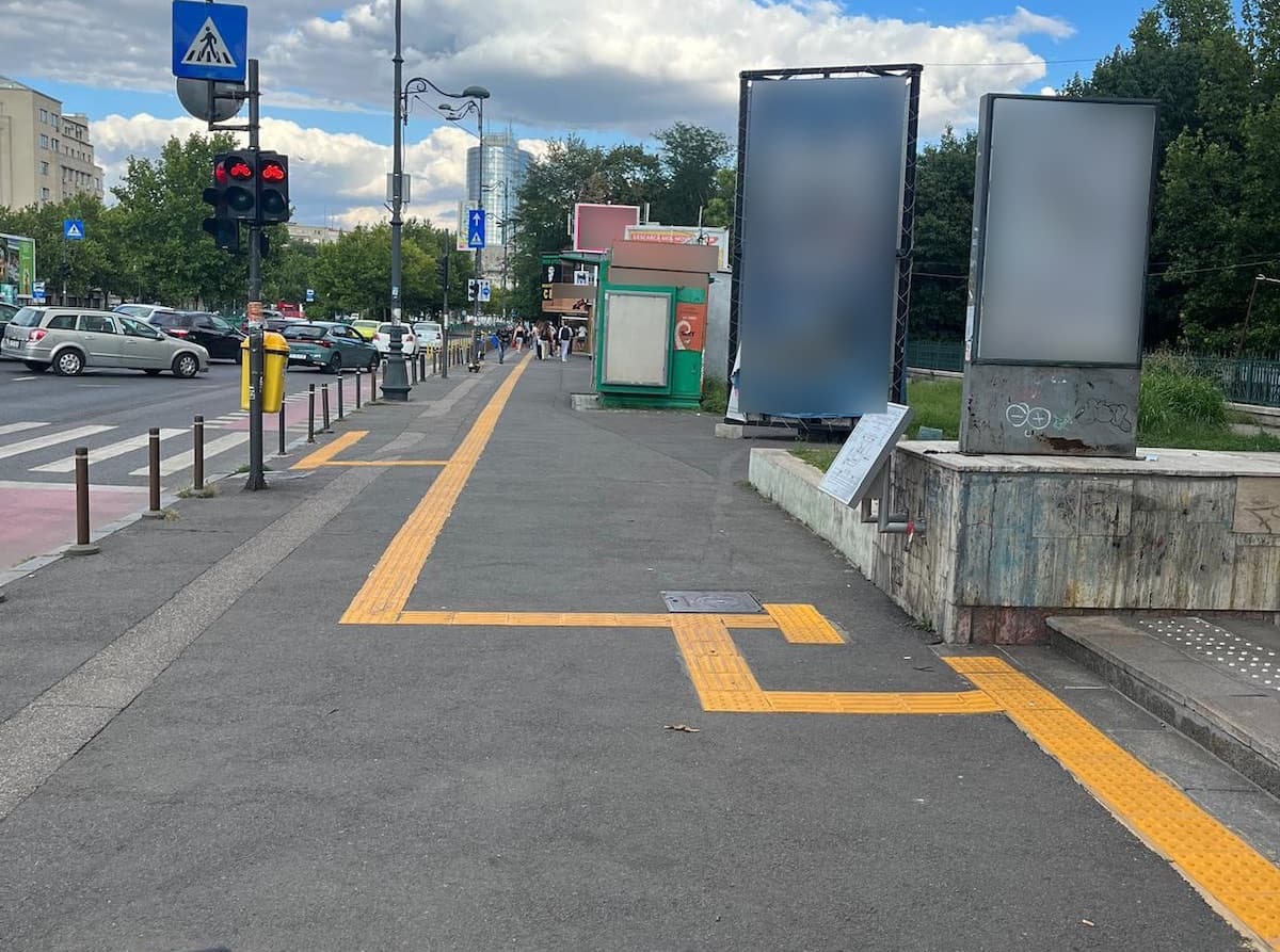 Bucharest Streets Administration starts installing tactile paving for the visually impaired