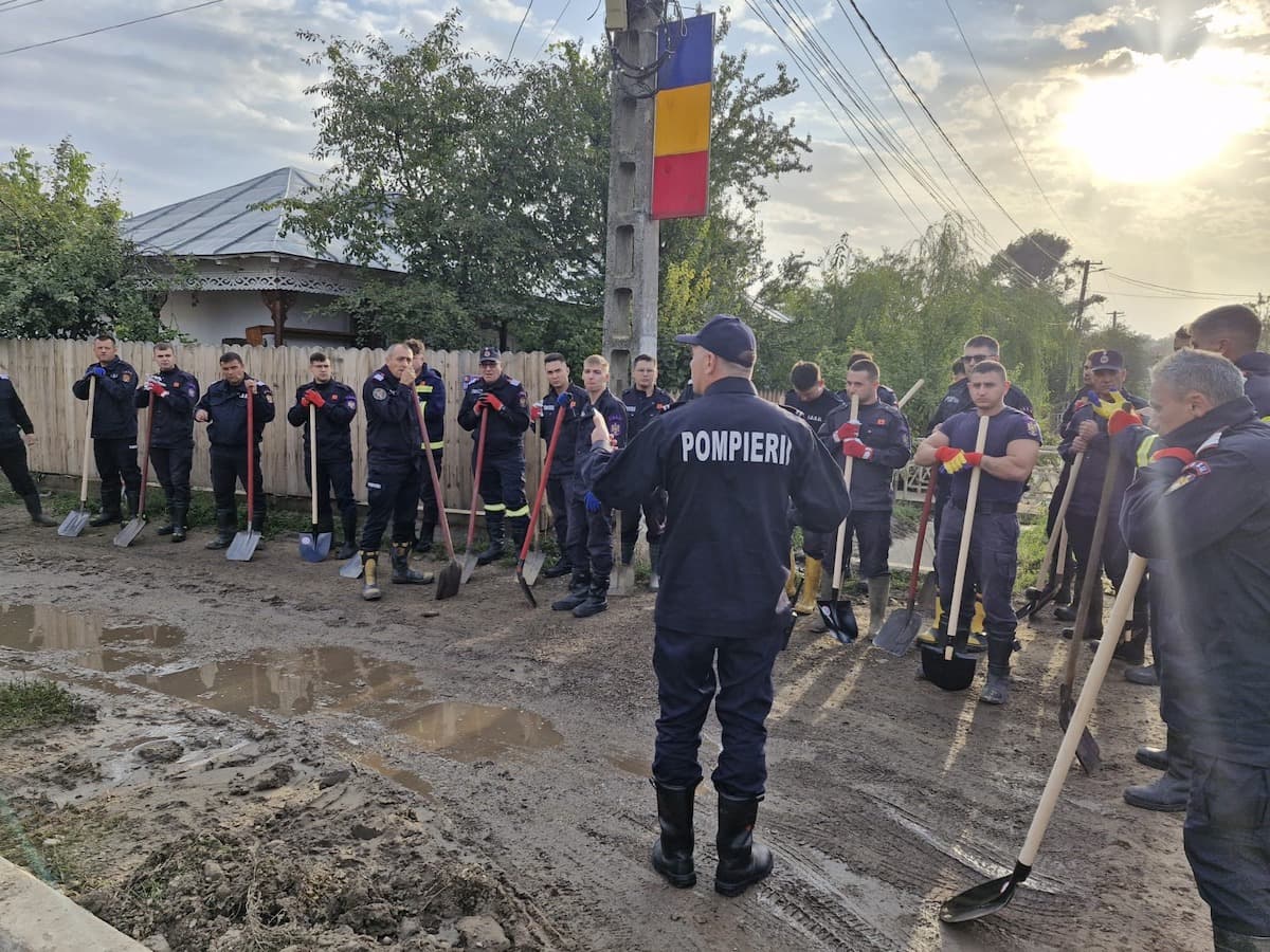 Trucks with relief supplies sent to Galați county communities affected by severe floods