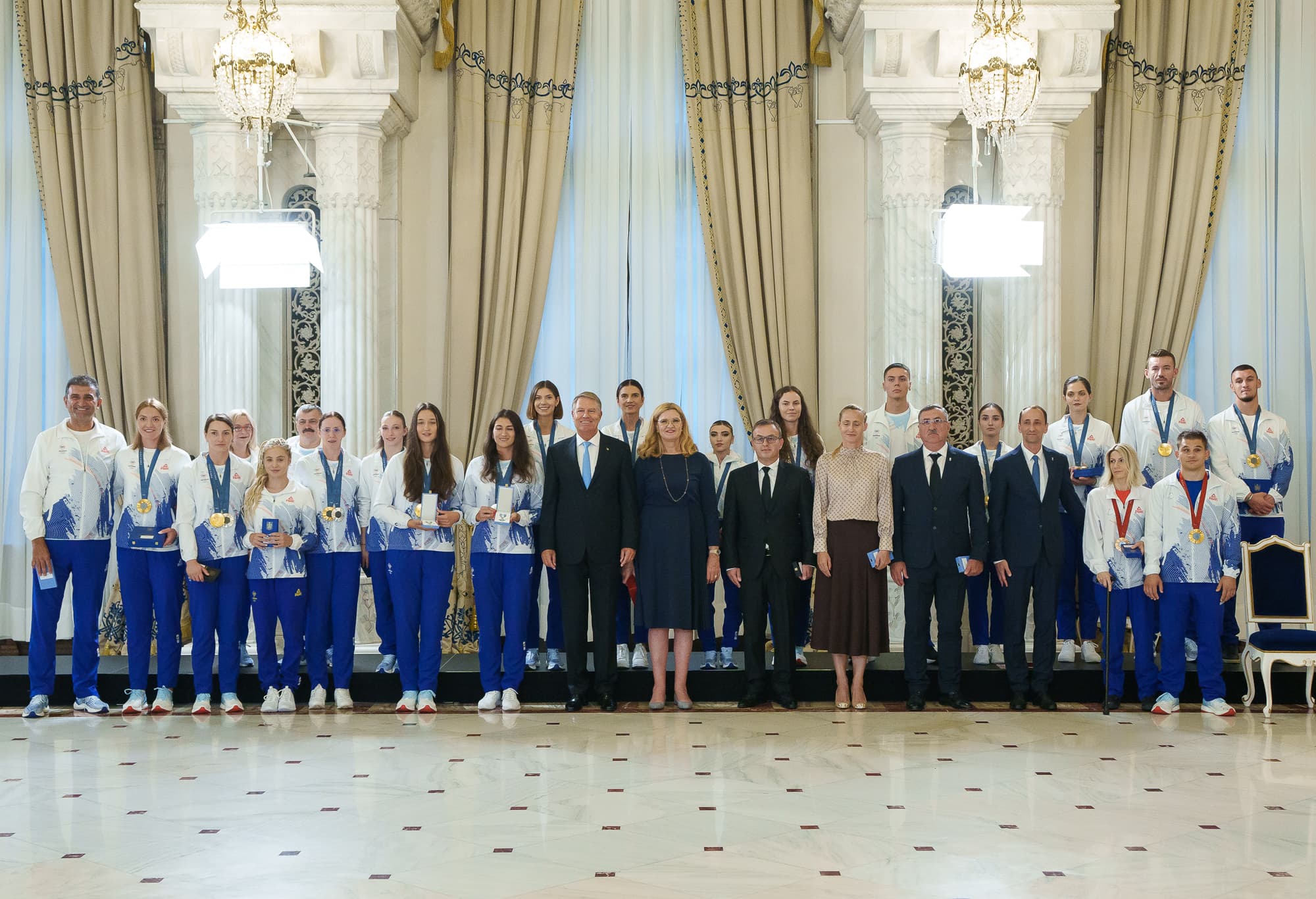 Romanian Olympic and Paralympic athletes awarded medals by president in special ceremony
