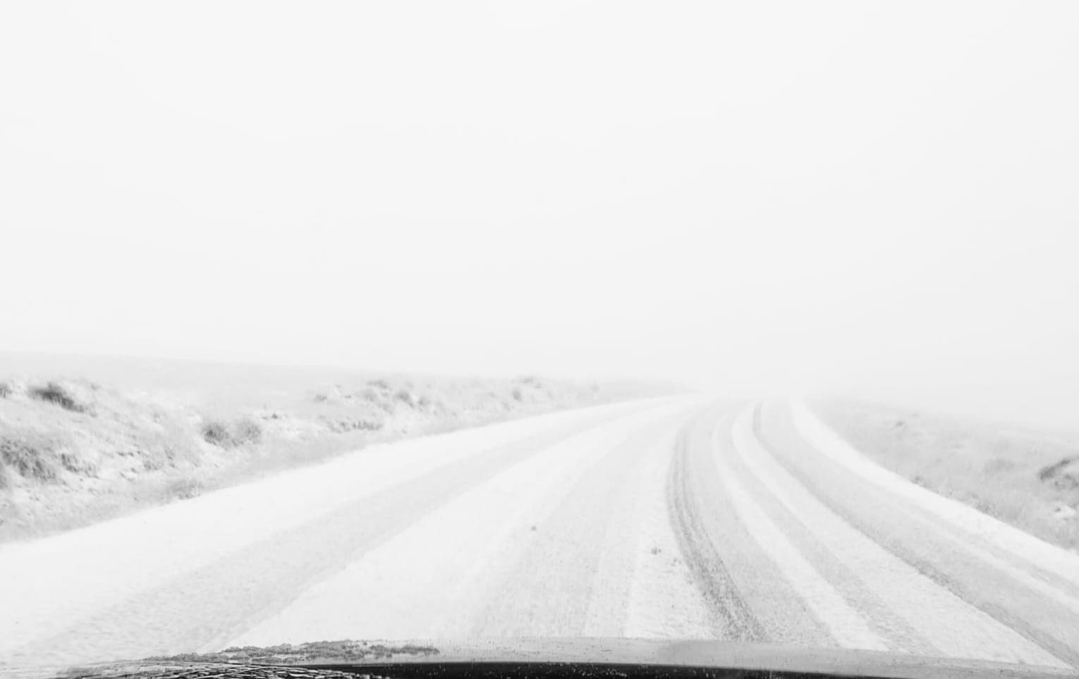Storm Boris causes snow to fall on Romania’s touristic Transalpina road