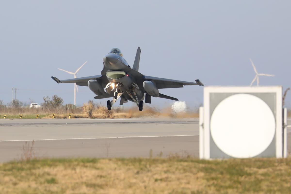 The Netherlands donates 18 F-16 jets to Romania for NATO training center