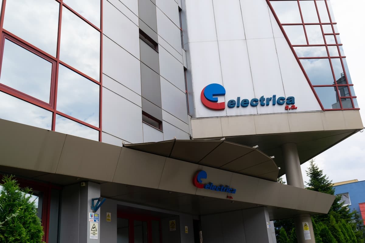 Romania’s Electrica reportedly bids for regional distribution branch Oltenia