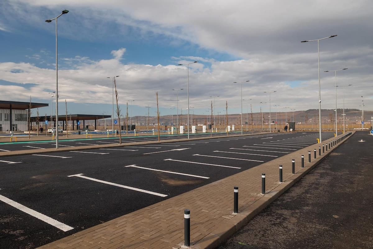 880-space park & ride lot opens near Romania’s Cluj Airport