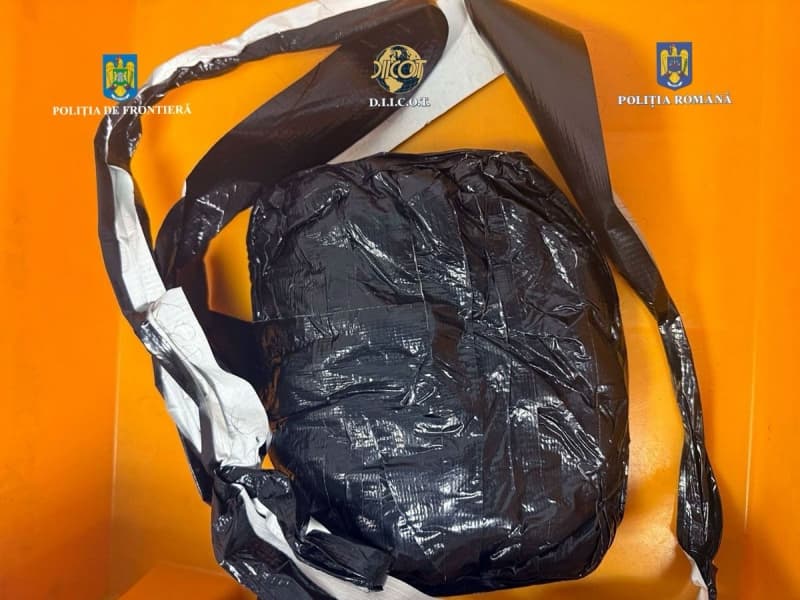 Brazilian man caught with cocaine at Bucharest Airport