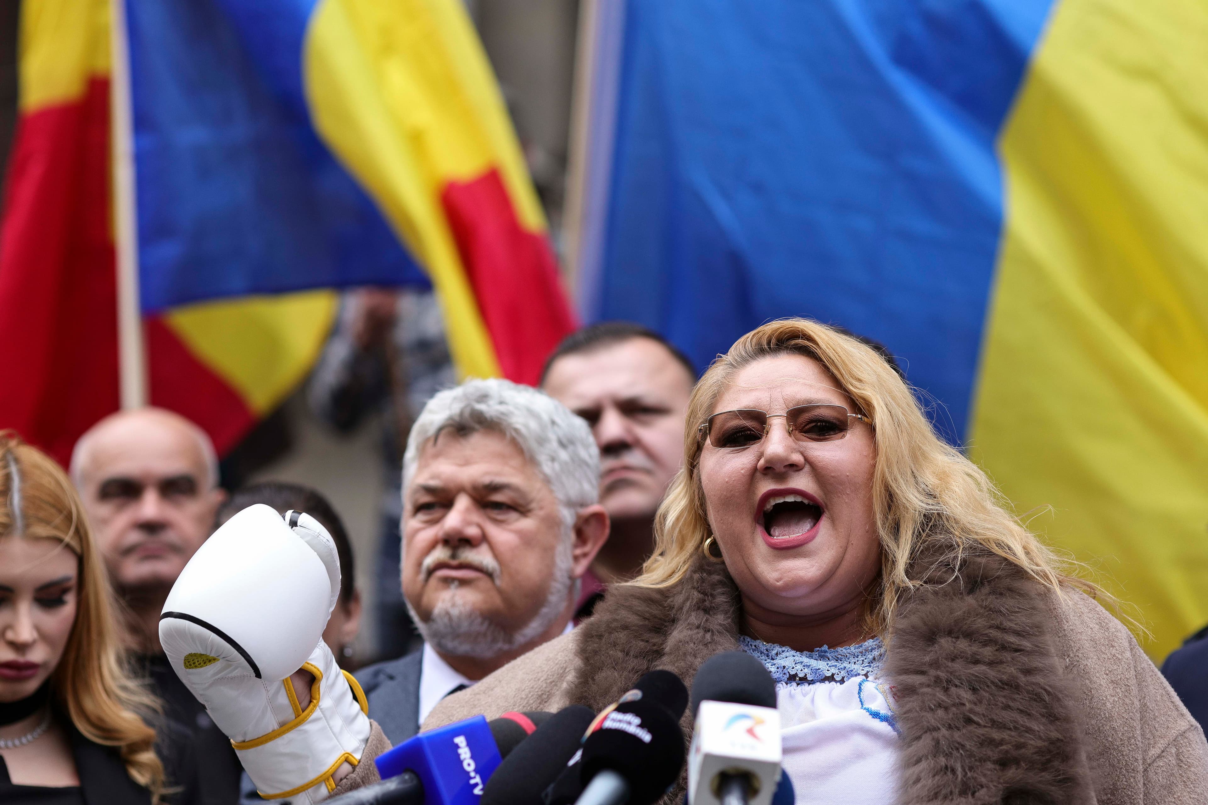 Extremist SOS Romania party begins collecting signatures to suspend president Nicușor Dan