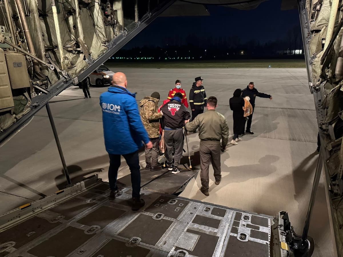Romanian Air Force carries out medical evacuation of Gaza civilians