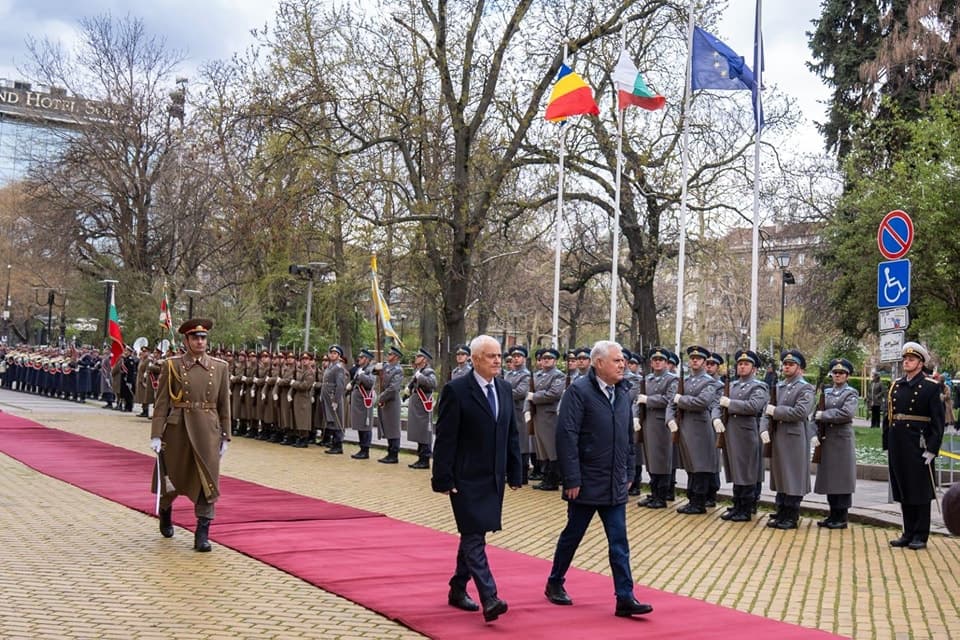 Romanian, Bulgarian defense ministers reaffirm commitment to strengthening NATO’s eastern flank