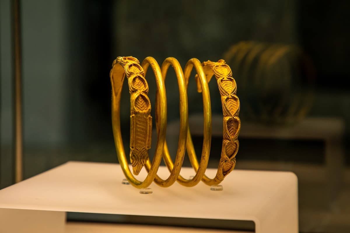 Recently recovered Dacian gold bracelet on display at Romania’s National History Museum