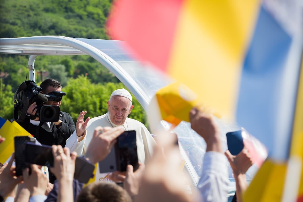 Romanian leaders react to death of Pope Francis: “A symbol of compassion and peace”