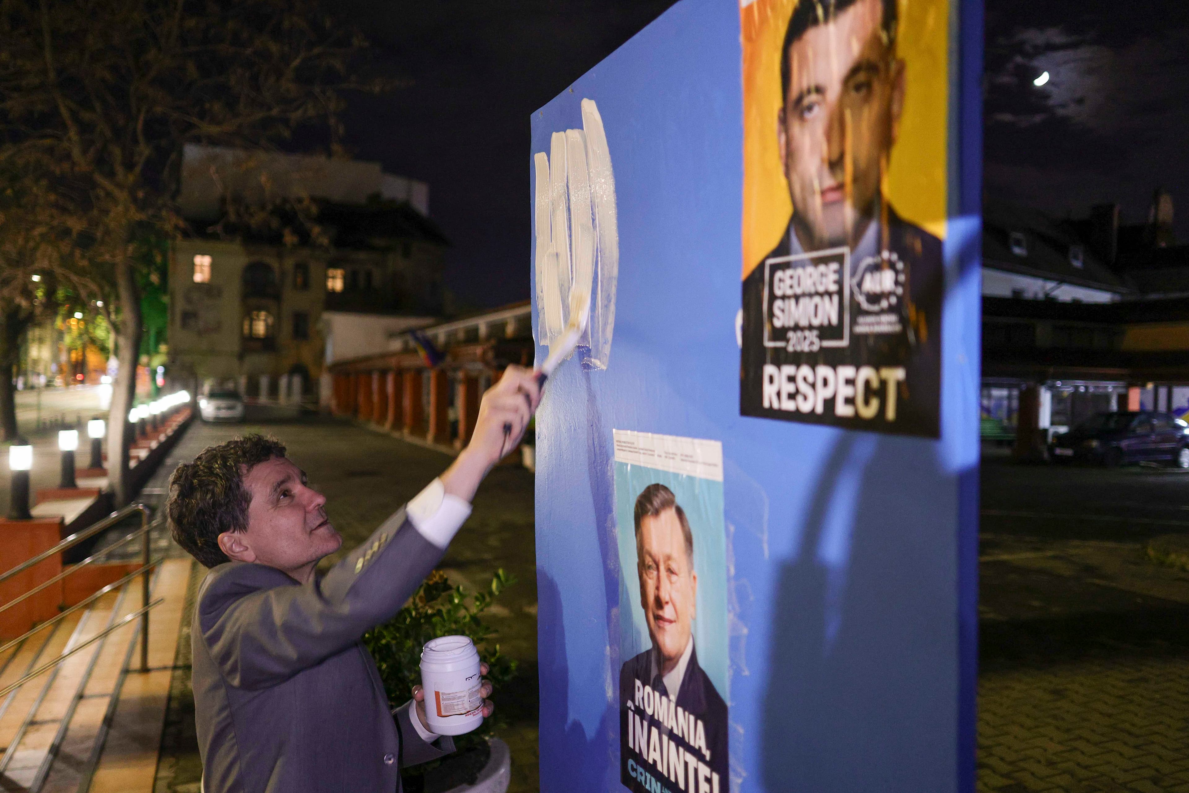 Presidential campaign officially kicks off in Romania, will end on May 3