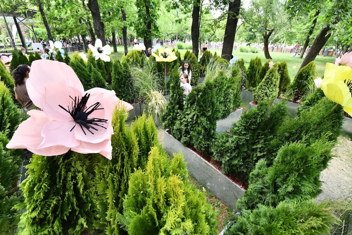 West Side Flower Fest returns to Bucharest park with literary-themed gardens and free events
