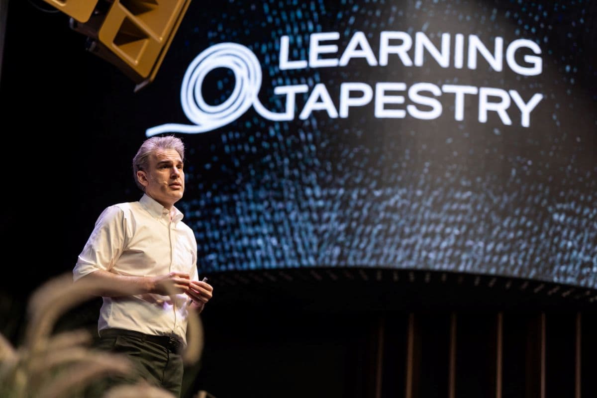 Second edition of the Learning Tapestry conference brings together in Bucharest more than 300 experts in leadership, team development, and business strategy, opinion and company leaders, decision makers, and professionals in education