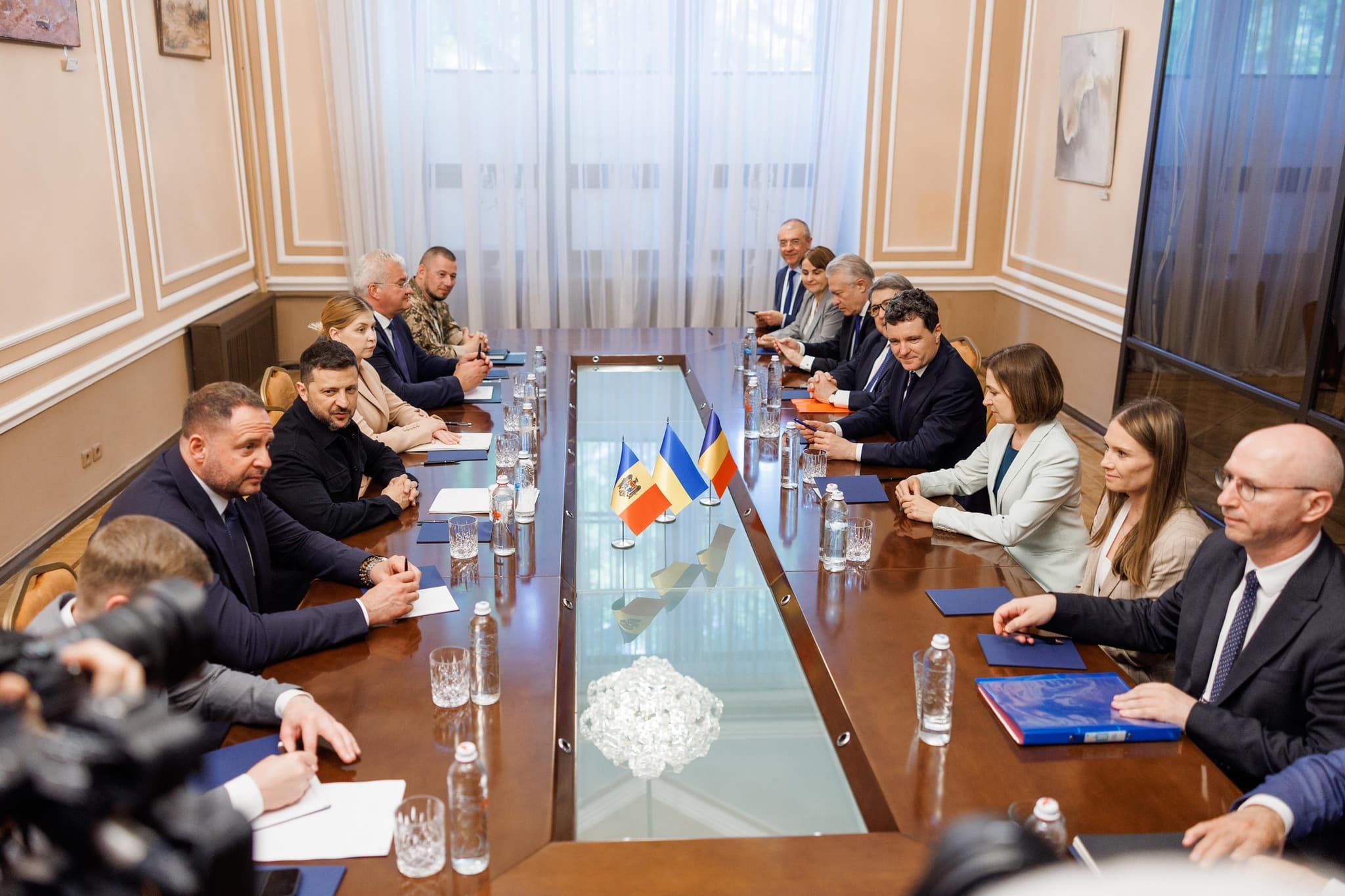 Romanian president Nicușor Dan in trilateral meeting in Odessa with Volodymyr Zelensky, Maia Sandu