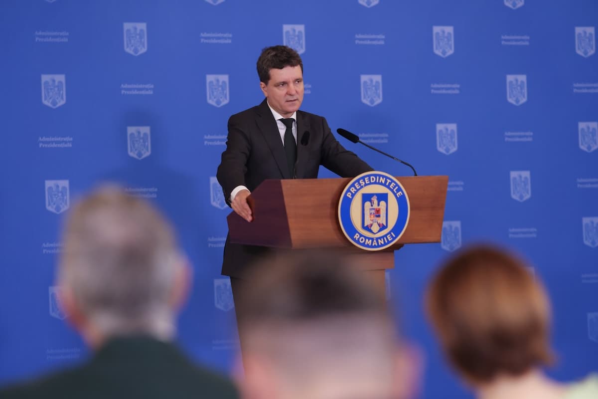 Majority of Romanians expect improved foreign policy under president Nicușor Dan, survey finds