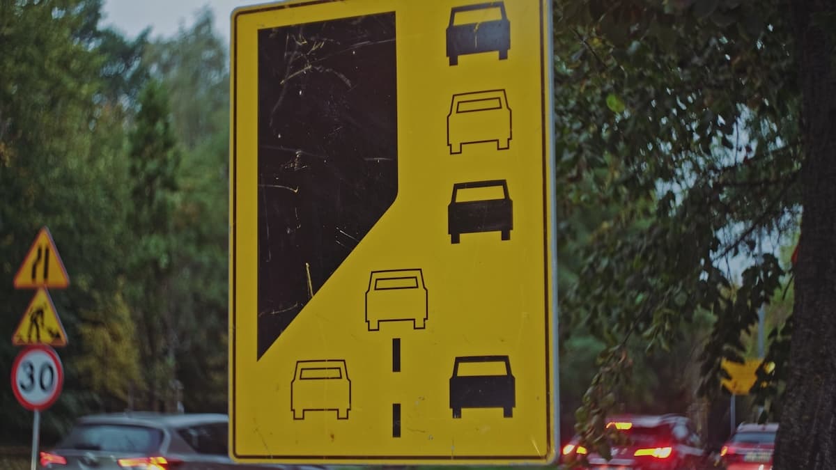 Romania set to introduce 'zipper rule' in Traffic Code