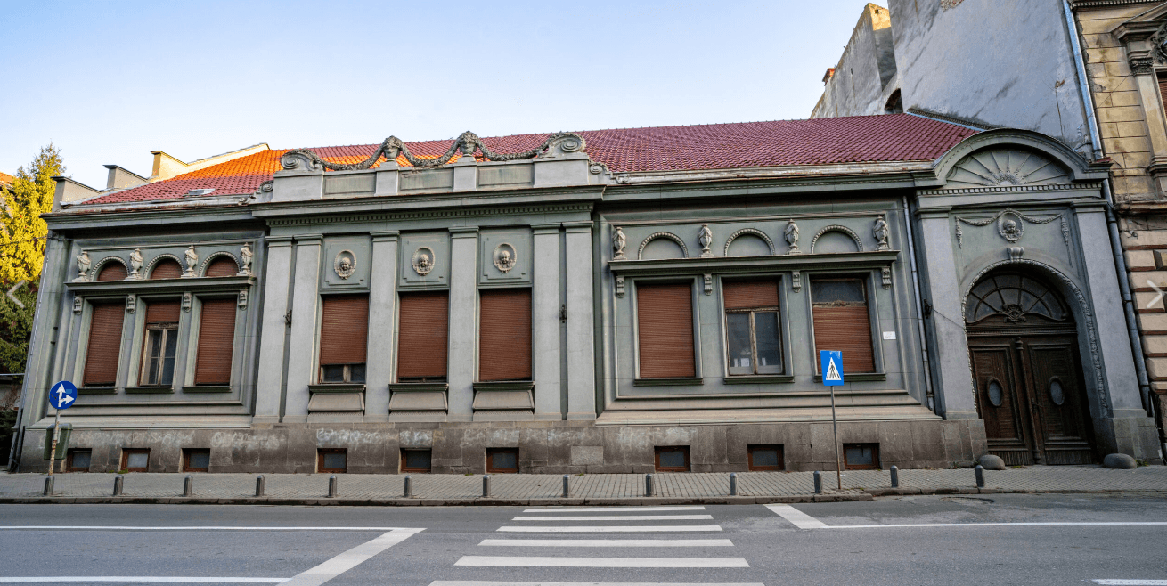 Western Romania: House destined for former communist dictator Nicolae Ceaușescu up for sale