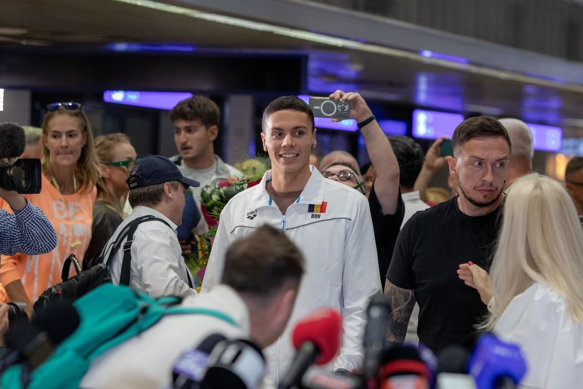 David Popovici returns to Romania after double gold at World Aquatics Championships