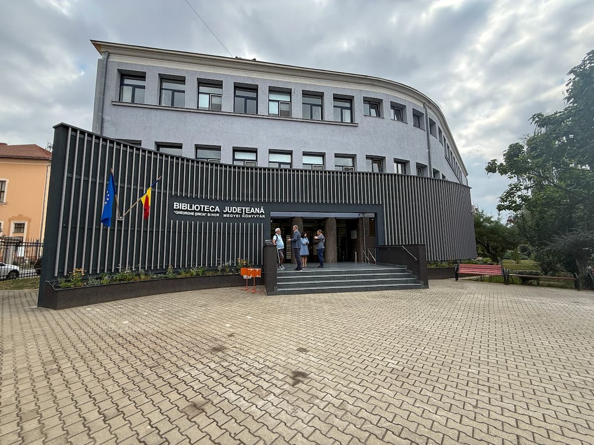 Oradea’s modernized Gheorghe Șincai Library reopens with 24/7 book loans, digital services, cultural spaces