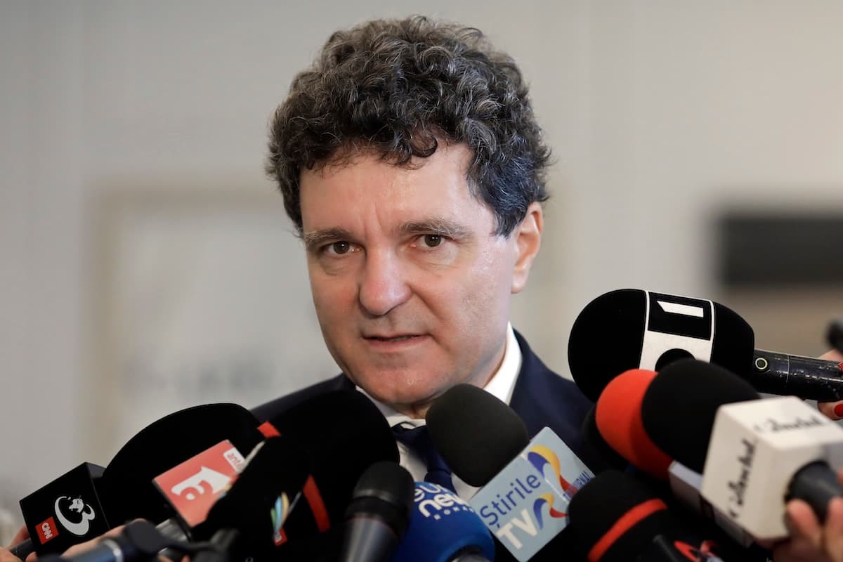 Romanian president Nicușor Dan promulgates law requiring panic buttons in hospital rooms