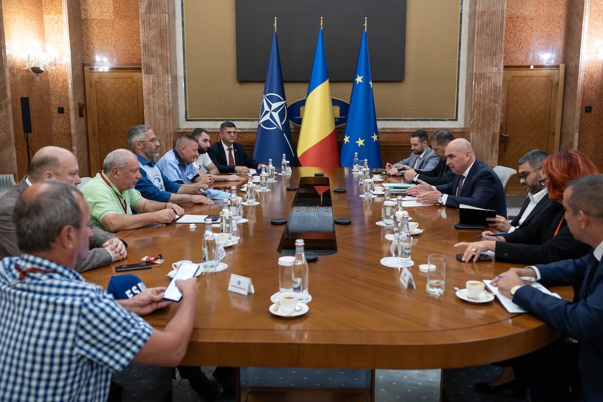 Union leaders meet Romanian prime minister after protest against staff cuts