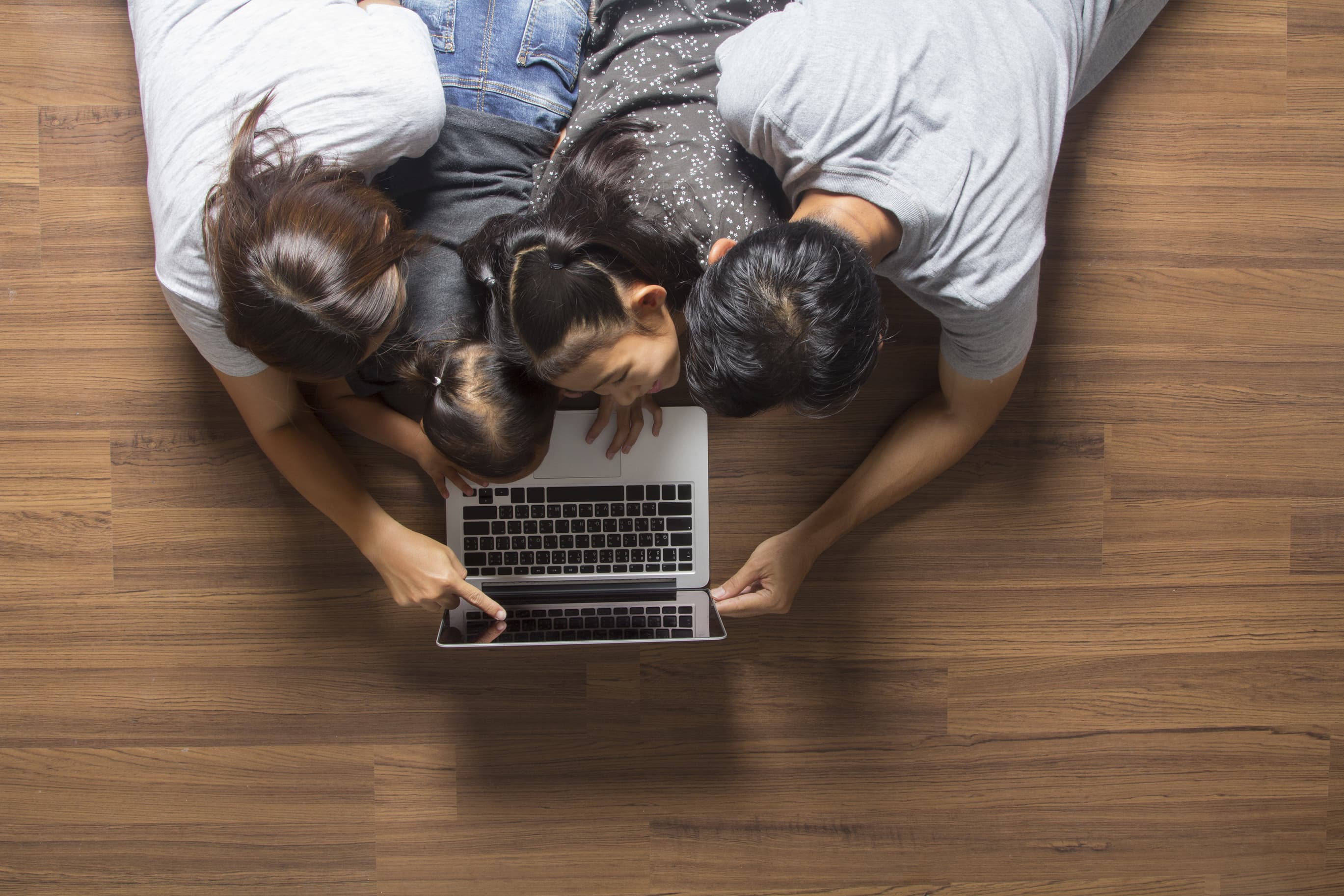 Half of Romanian parents talk to their children about social media use every day, study says