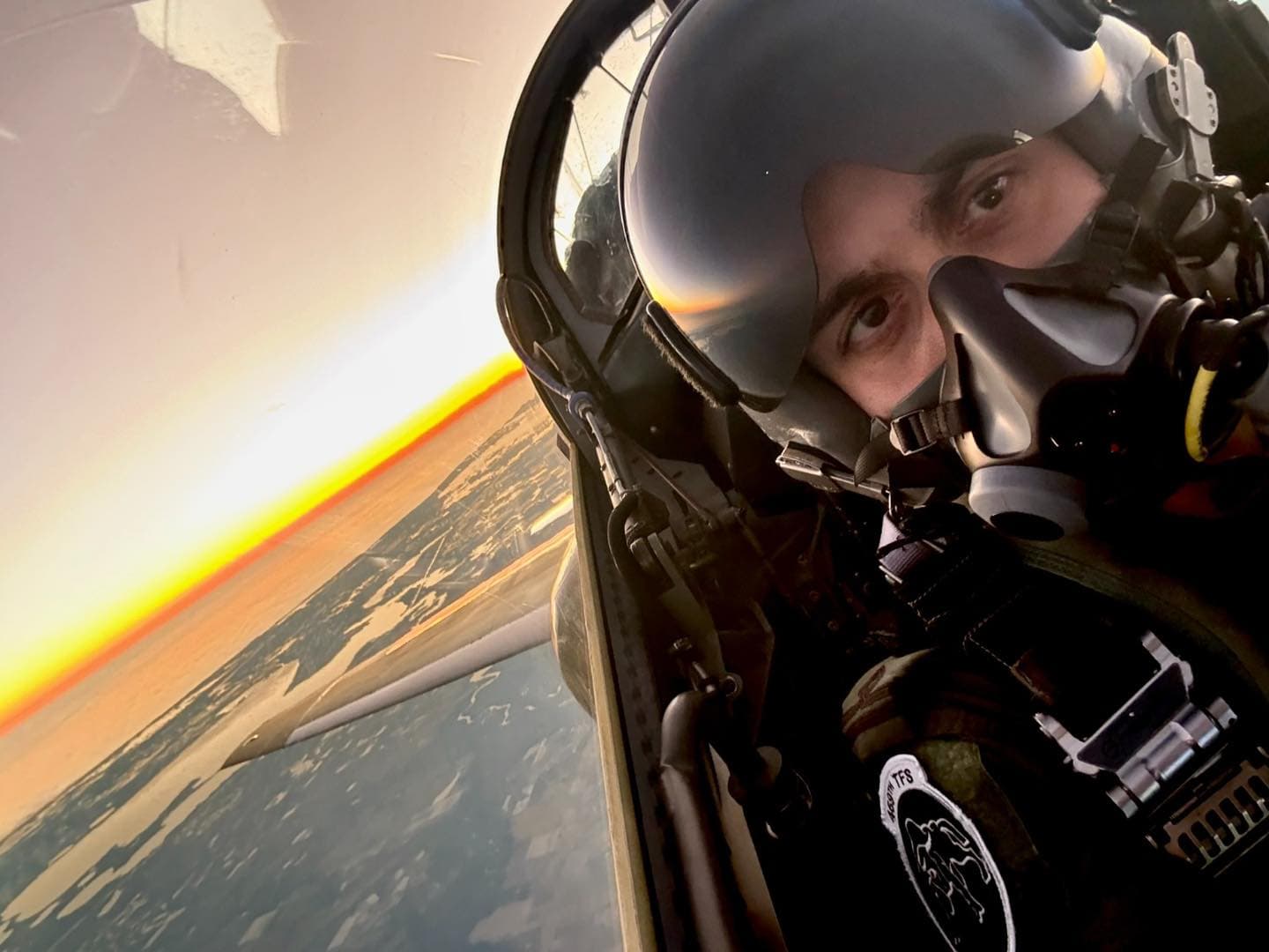 Elite NATO pilot training in US features a Romanian as the youngest trainer