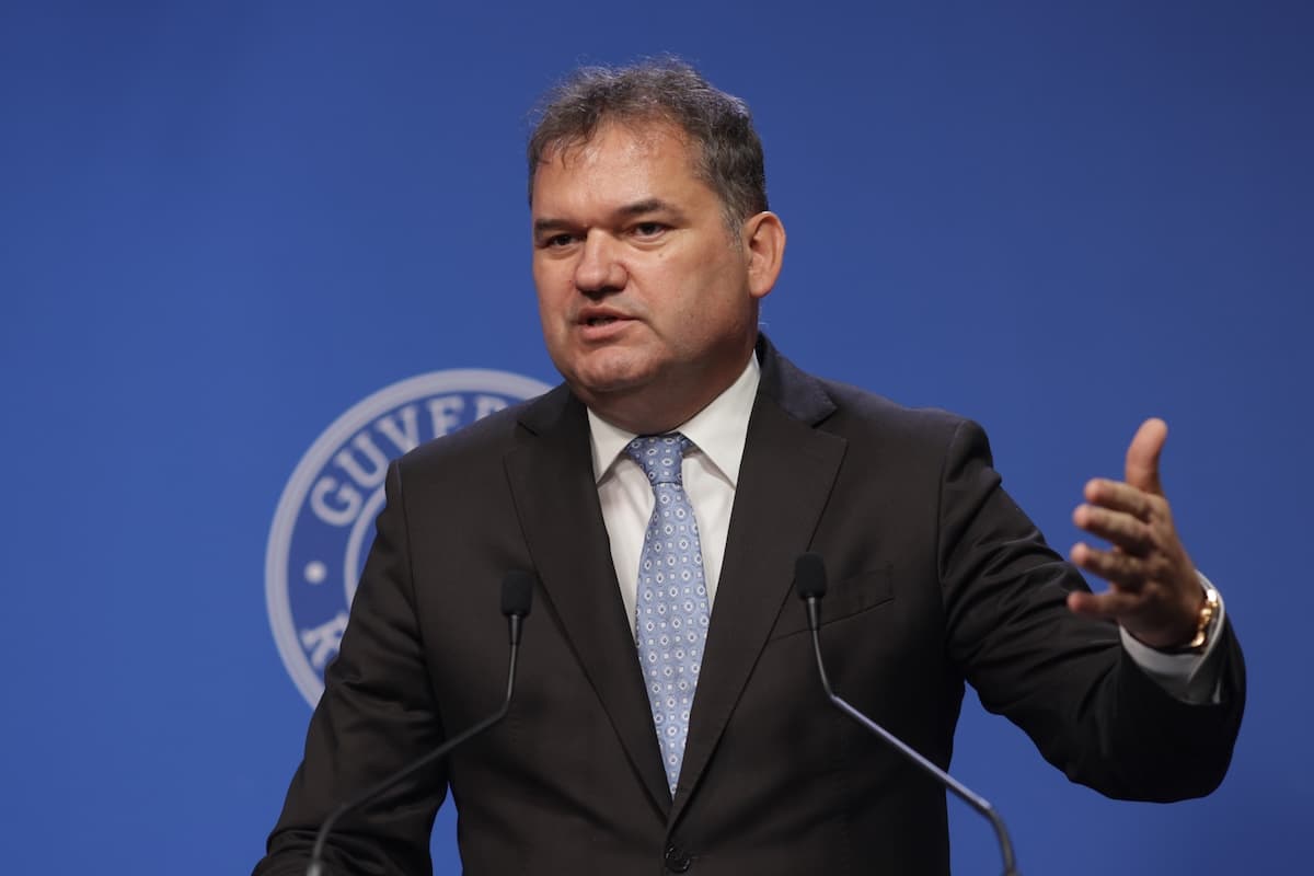 Romania's ruling coalition agrees to cut 10% of the employees in local and central administration